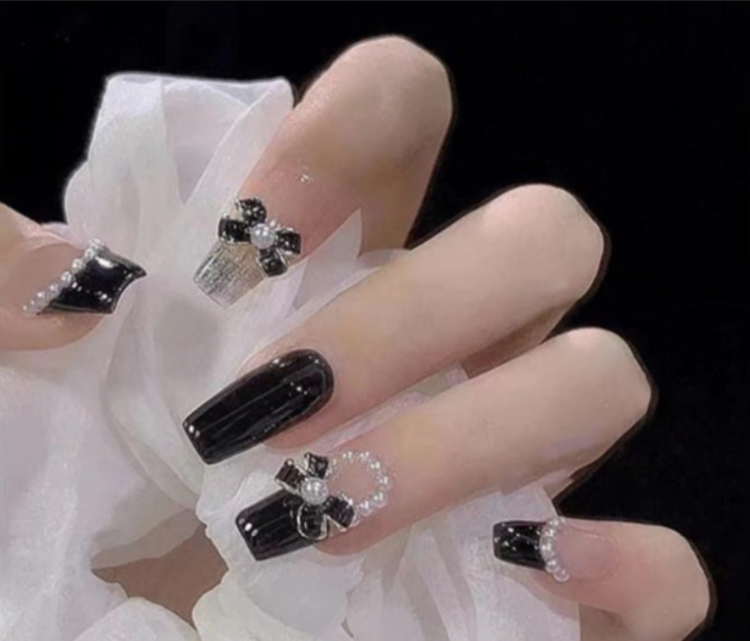 Handmade Hyper-Realistic Press-On Nails