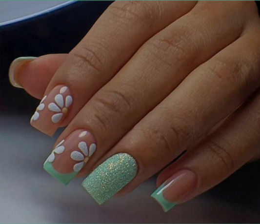 Green Daisies Square Press On Nails